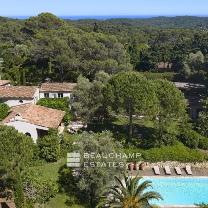 Mas Provençal de 6 chambres avec Tennis à Mougins