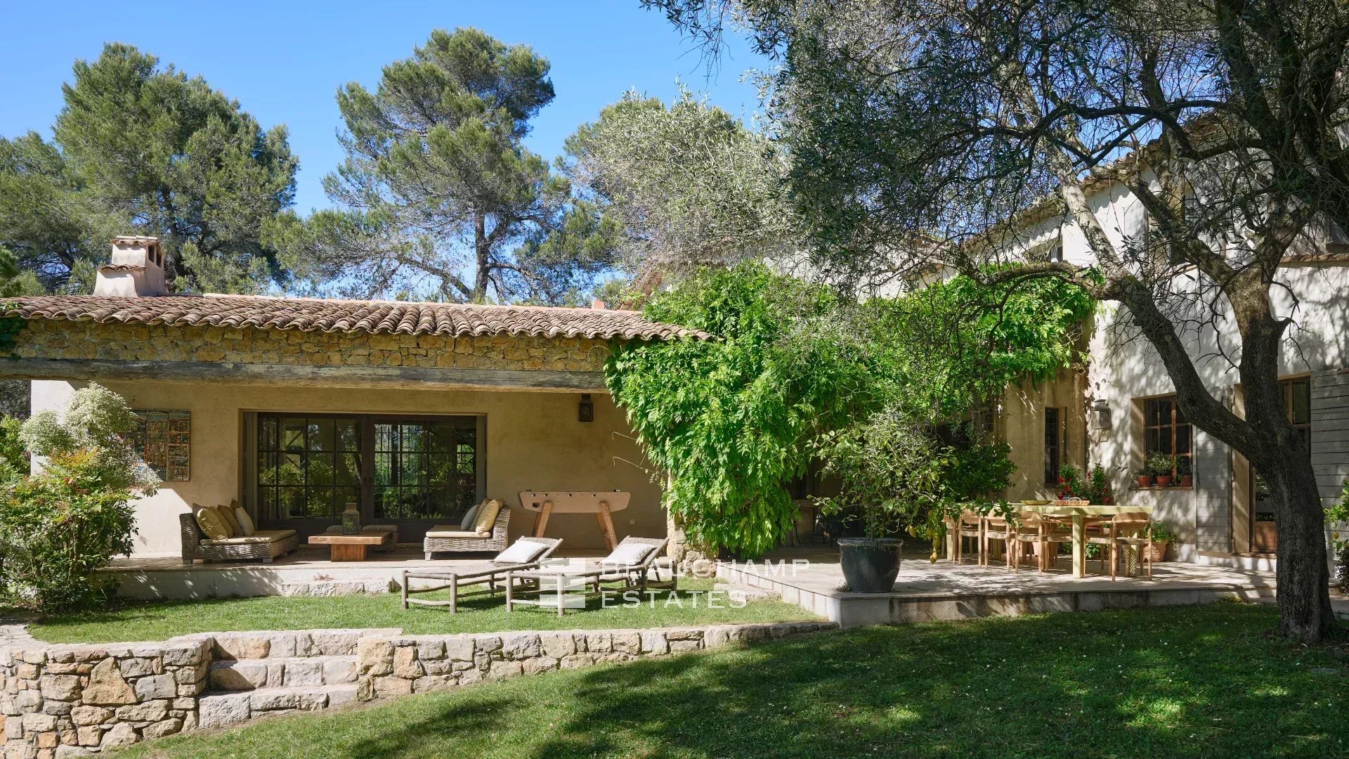 Mas Provençal de 6 chambres avec Tennis à Mougins Mougins – Superb Provençal Mas with 6 bedrooms and private Tennis