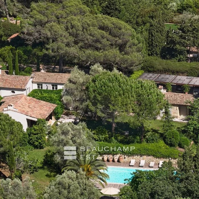 Mougins – Superb Provençal Mas with 6 bedrooms and private Tennis