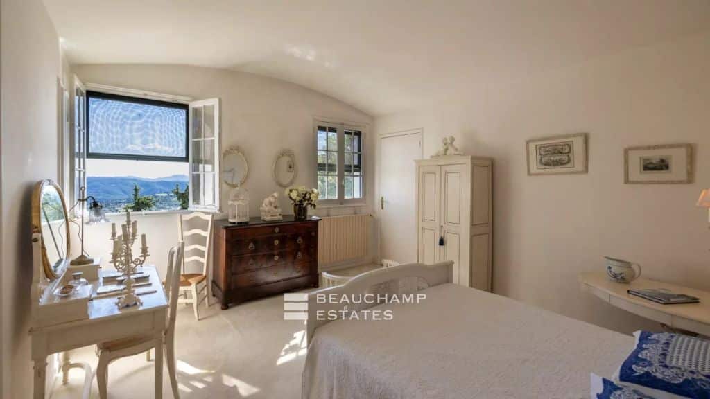 Peaceful Retreat in Le Tignet – Sea and Mountain Views