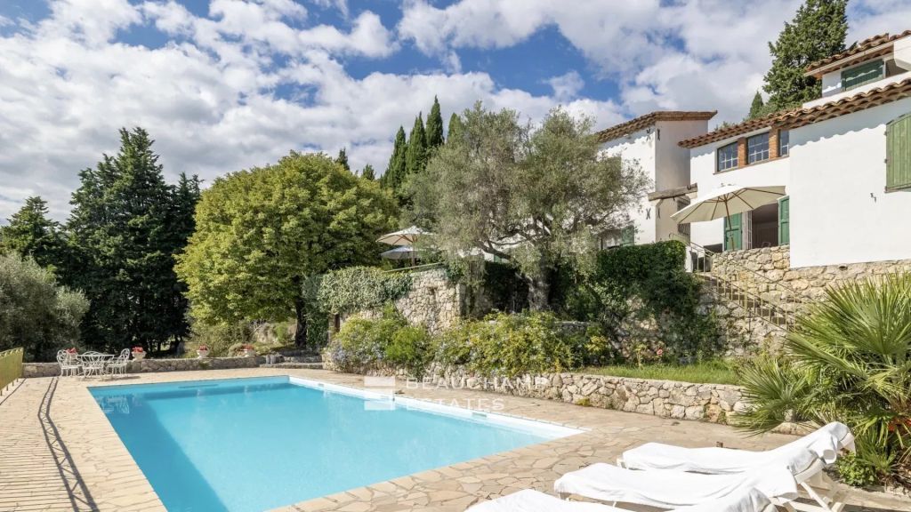 Peaceful Retreat in Le Tignet – Sea and Mountain Views