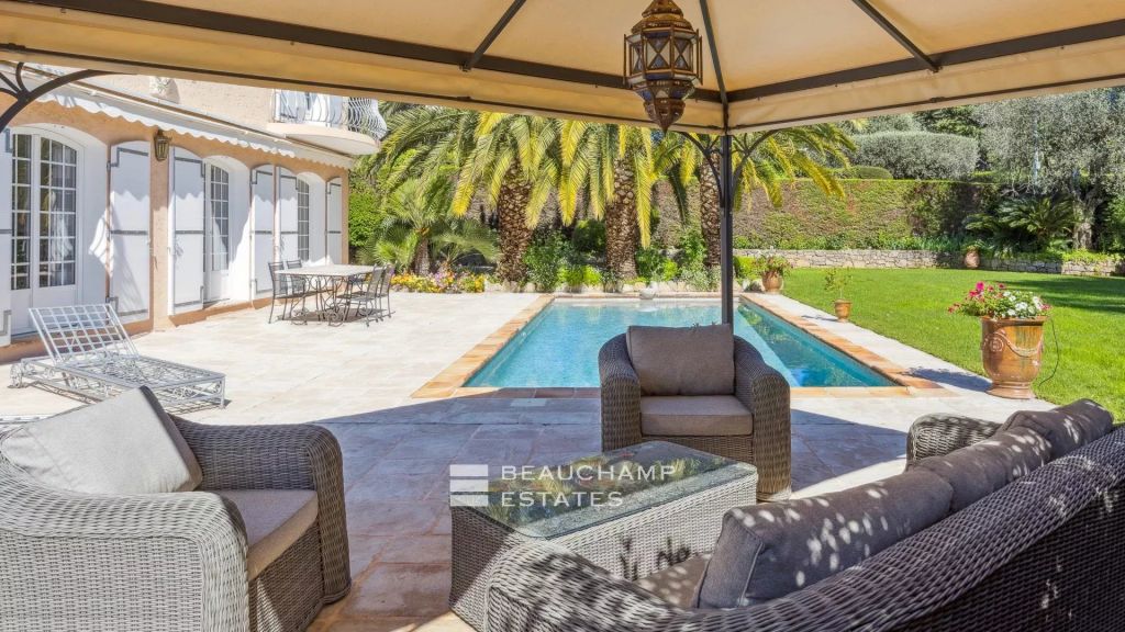 provençal villa with sea and Esterel view