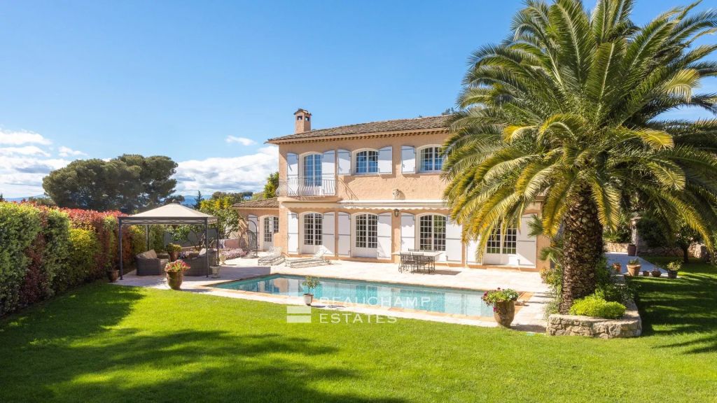 provençal villa with sea and Esterel view