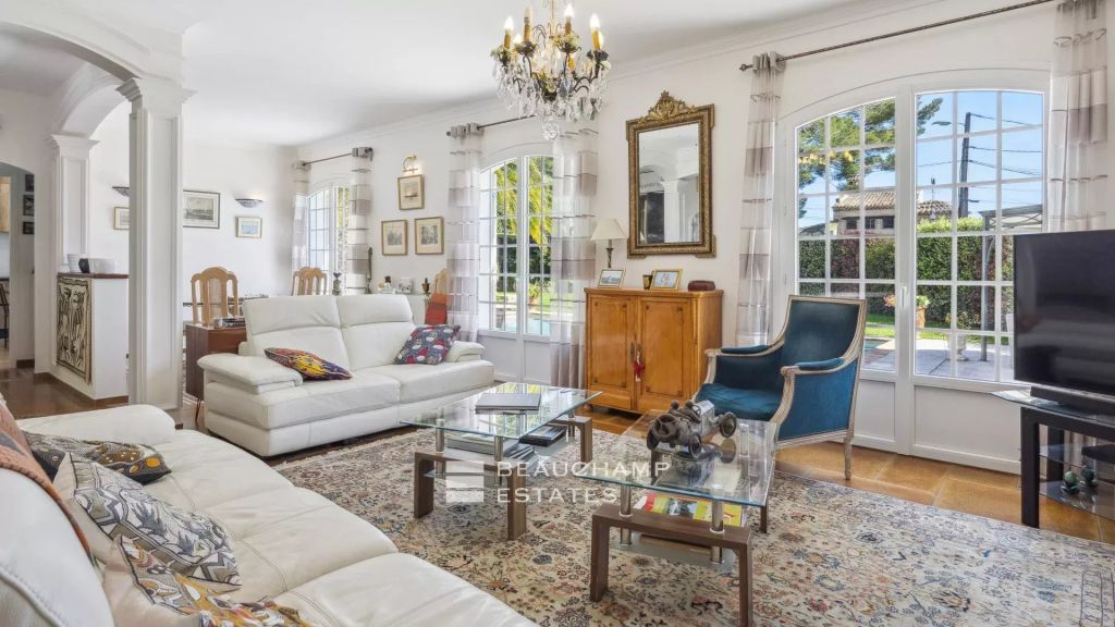 provençal villa with sea and Esterel view