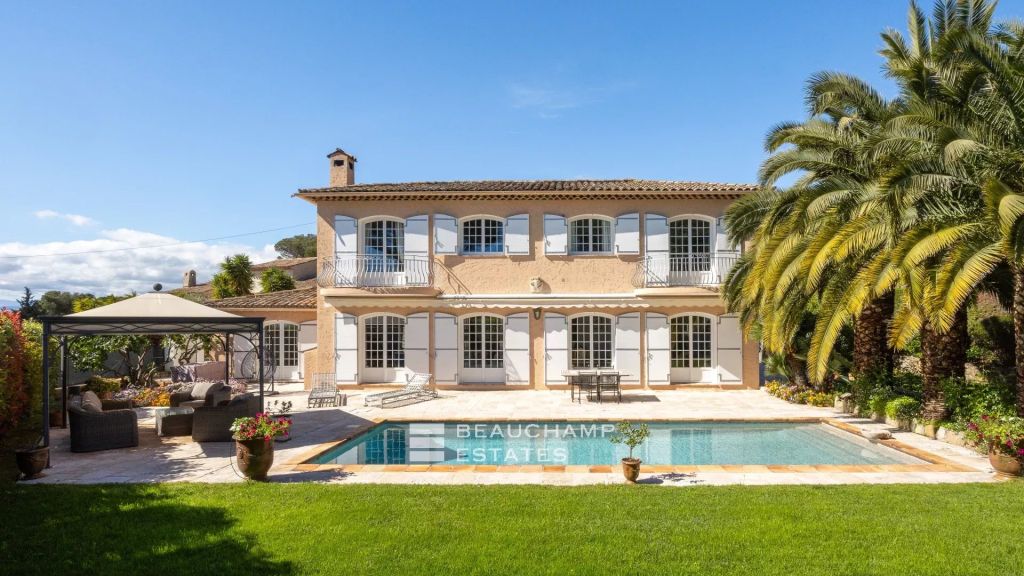 provençal villa with sea and Esterel view