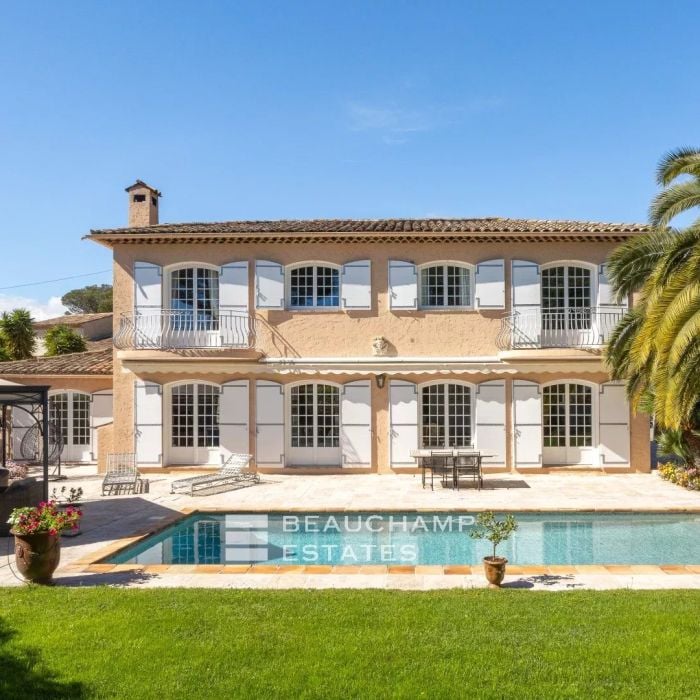 provençal villa with sea and Esterel view