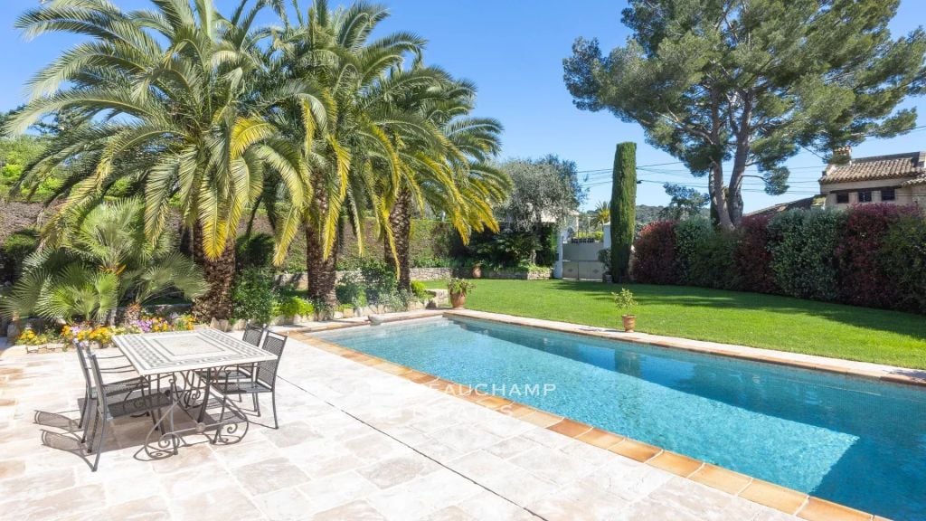 provençal villa with sea and Esterel view