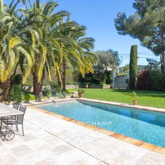 provençal villa with sea and Esterel view