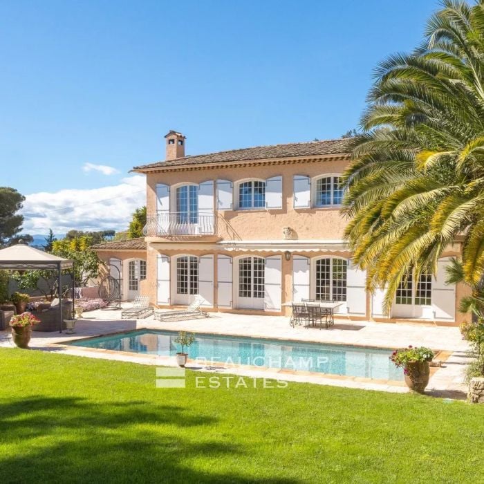 provençal villa with sea and Esterel view