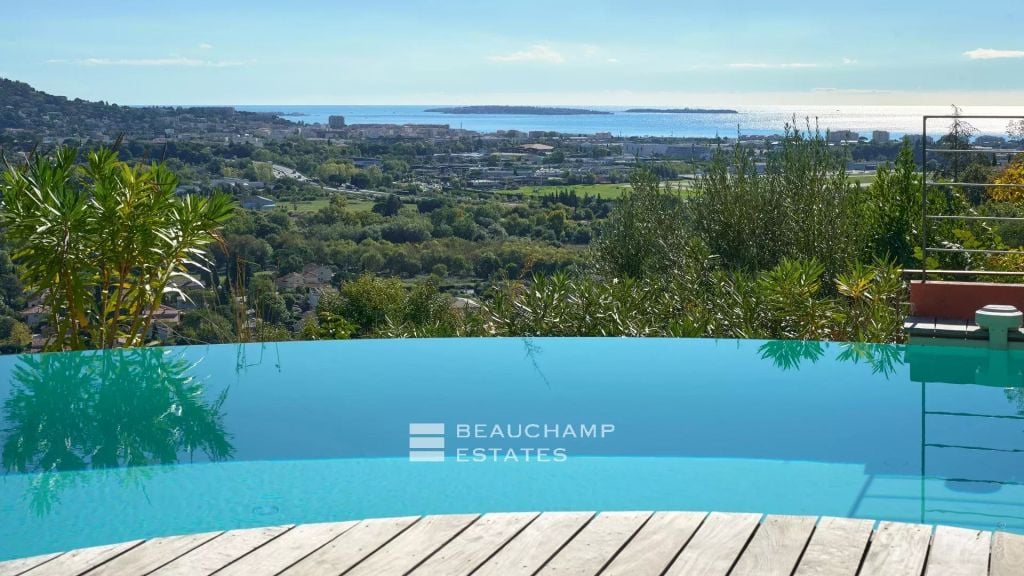 Rare 5-bedroom architect-designed villa with sea view, Capitou district in Mandelieu