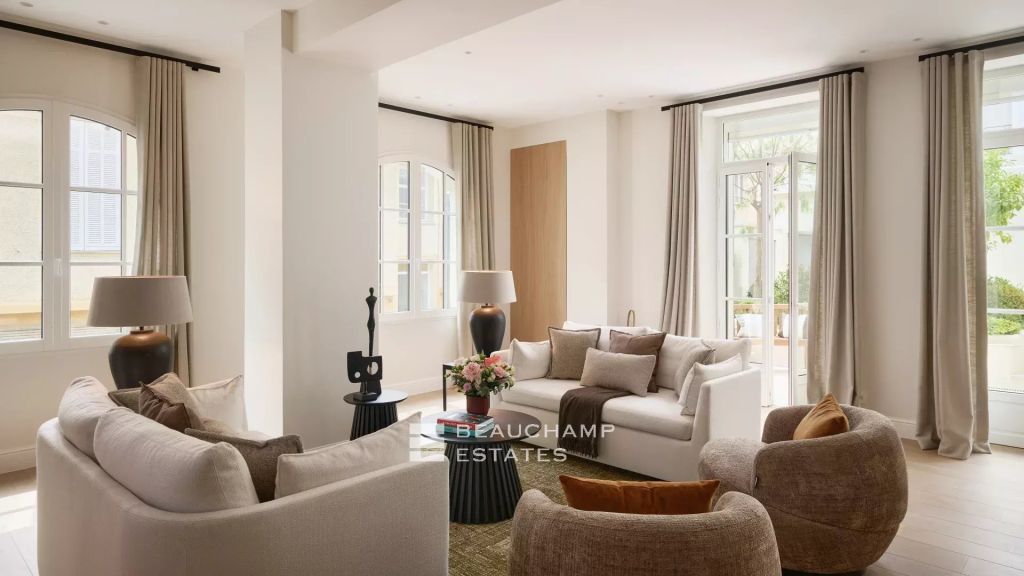 Renovated Character Villa — 4 Bedrooms, Garden, in the Heart of La Napoule