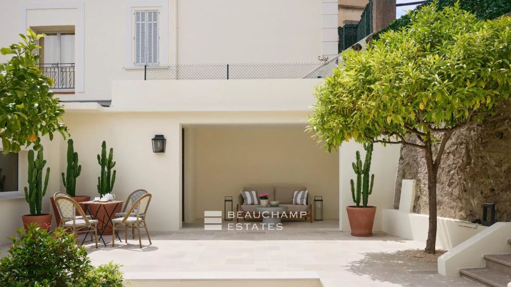 Renovated Character Villa — 4 Bedrooms, Garden, in the Heart of La Napoule