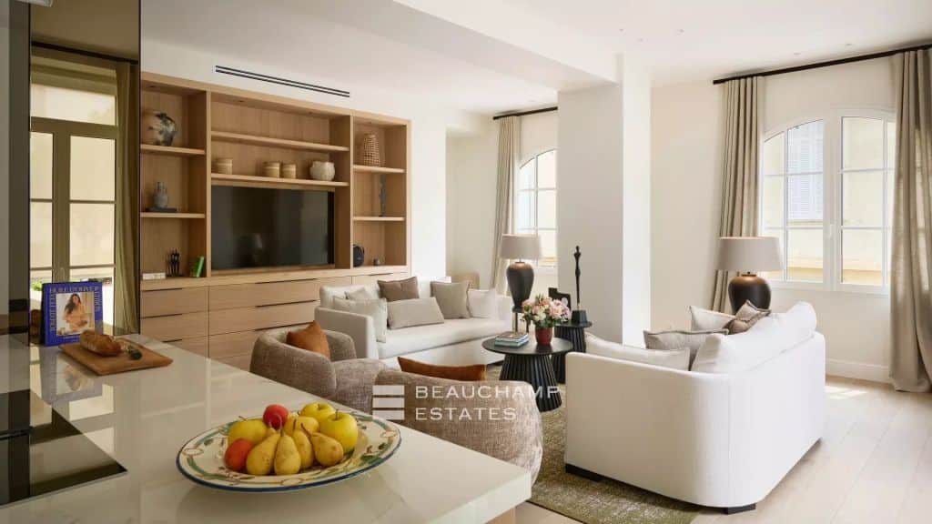 Renovated Character Villa — 4 Bedrooms, Garden, in the Heart of La Napoule