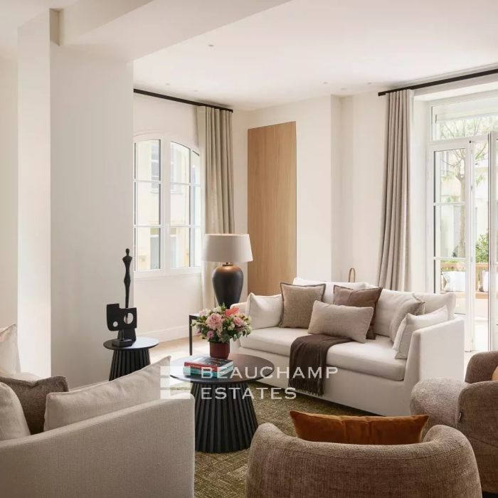 Renovated Character Villa — 4 Bedrooms, Garden, in the Heart of La Napoule