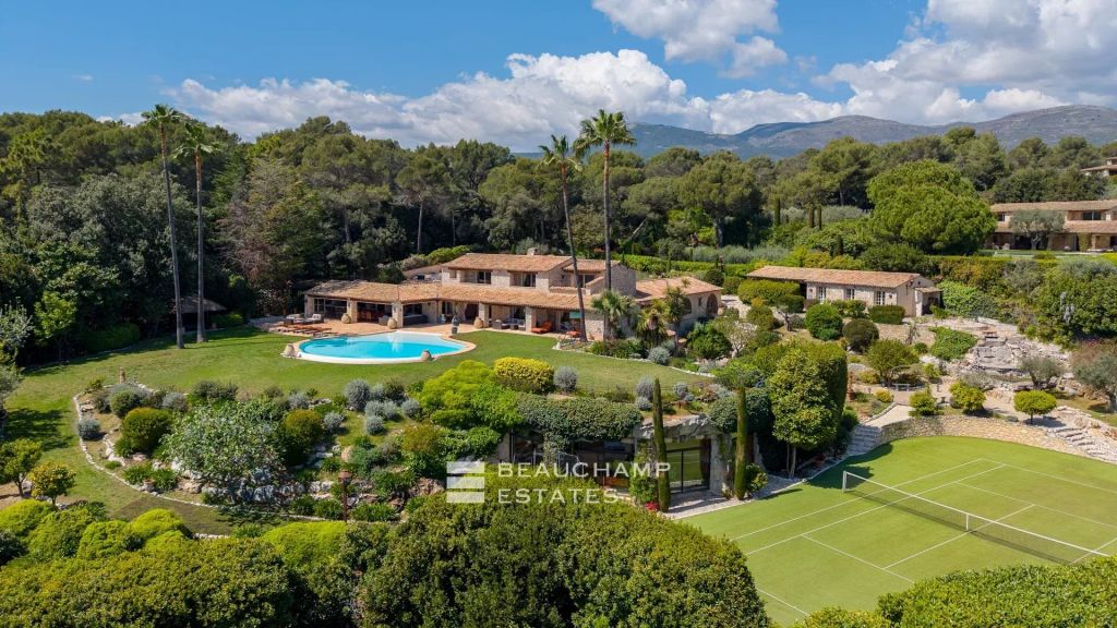 SOLE AGENT : Exceptional Property – 9 -Bedroom Villa with Sea View –La Colle-sur-Loup