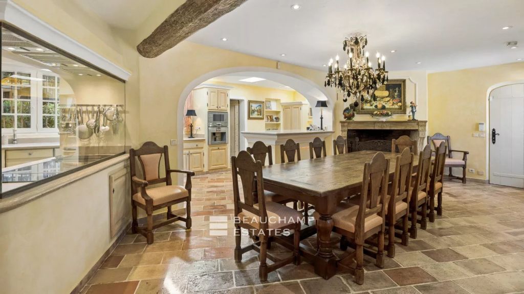 SOLE AGENT : Exceptional Property – 9 -Bedroom Villa with Sea View –La Colle-sur-Loup