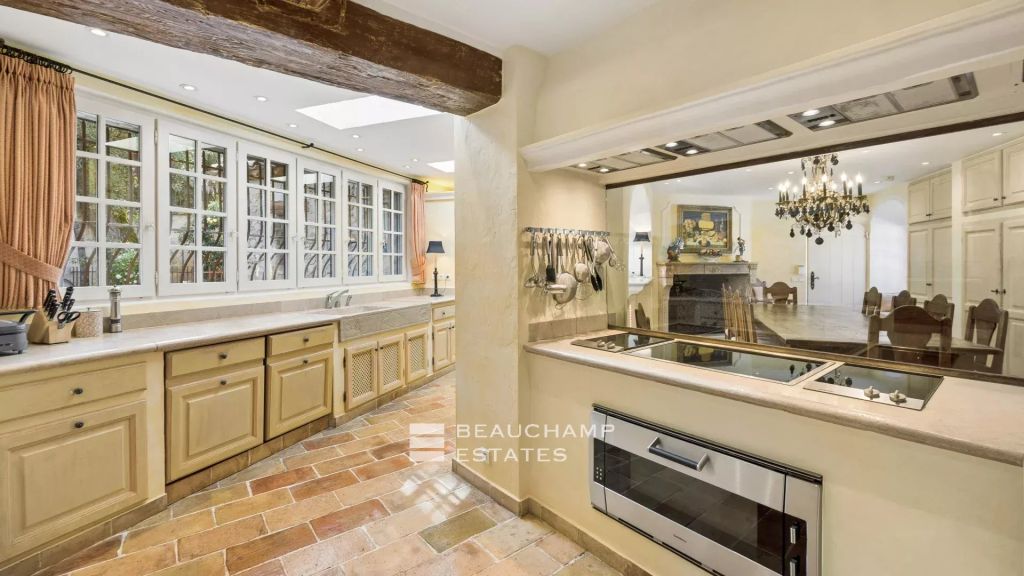 SOLE AGENT : Exceptional Property – 9 -Bedroom Villa with Sea View –La Colle-sur-Loup