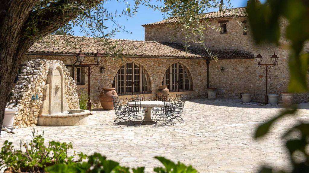 SOLE AGENT : Exceptional Property – 9 -Bedroom Villa with Sea View –La Colle-sur-Loup