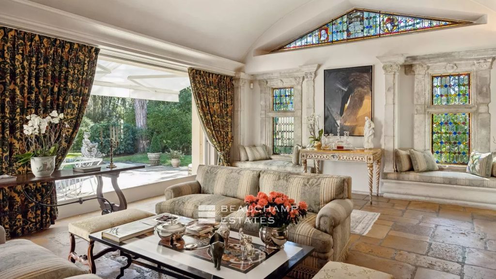 Stone Bastide – 10 Bedrooms – Auribeau-sur-Siagne