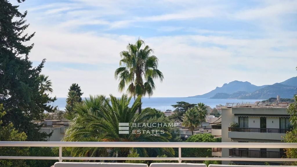 Top Floor  apartment with Sea View – Cannes