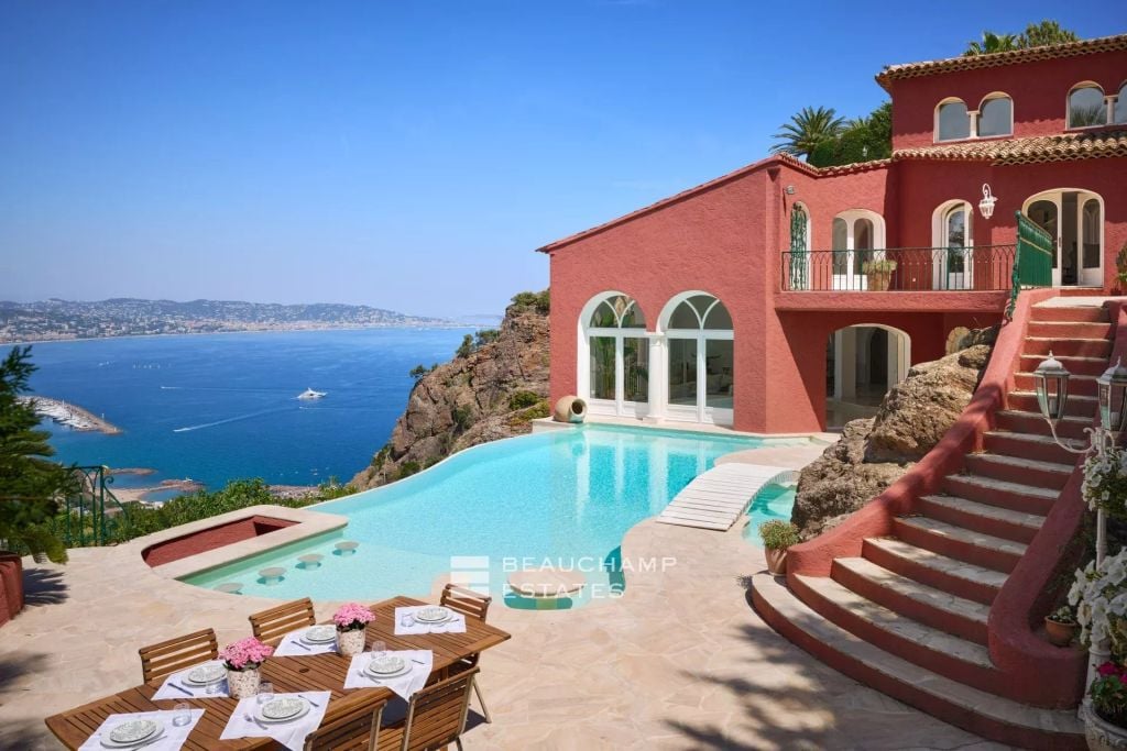 Villa with Panoramic Sea View
