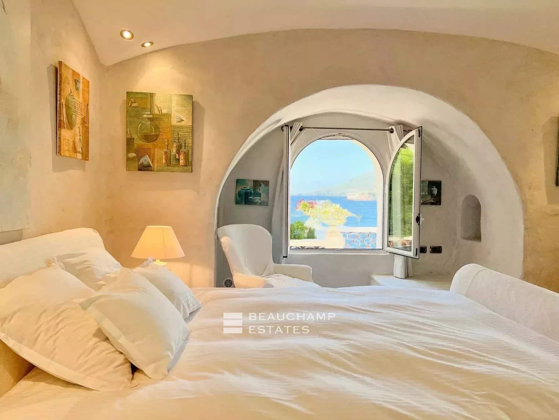 Villa pieds dans l’eau – Théoule-sur-Mer Waterfront villa with direct sea access – Théoule-sur-Mer