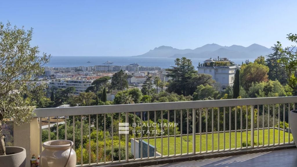 4-Bedroom Penthouse with Sea View – Cannes Californie