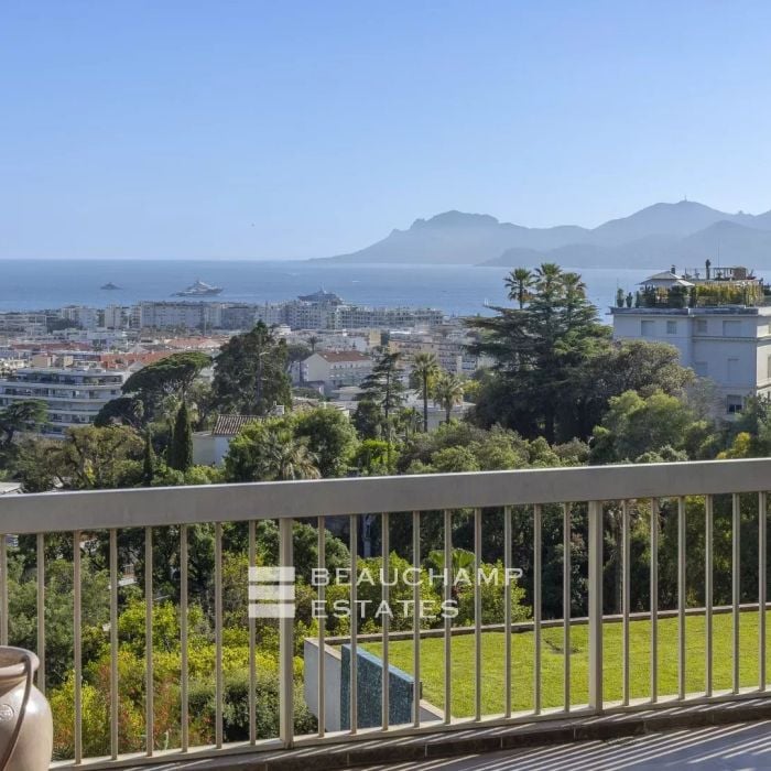 4-Bedroom Penthouse with Sea View – Cannes Californie