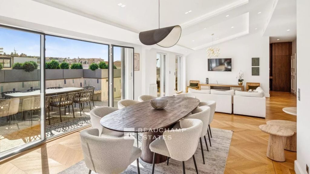 4-Bedroom Penthouse with Terrace – Banane