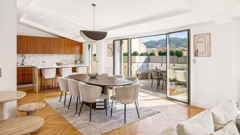 4-Bedroom Penthouse with Terrace – Banane