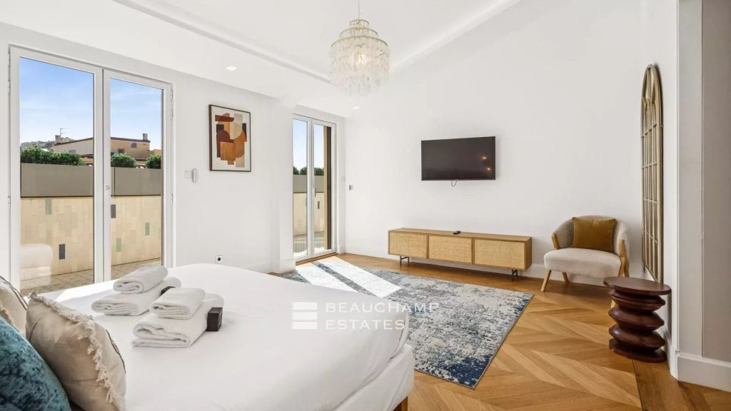 4-Bedroom Penthouse with Terrace – Banane