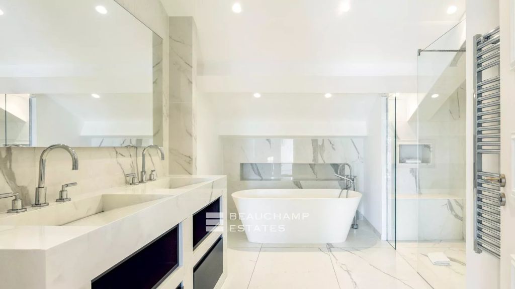 4-Bedroom Penthouse with Terrace – Banane