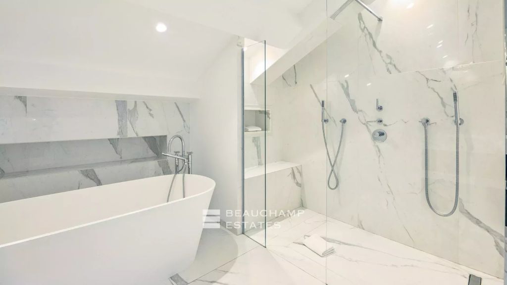 4-Bedroom Penthouse with Terrace – Banane