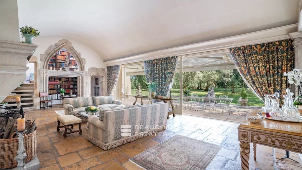 Auction : Stone Bastide – 10 Bedrooms – Auribeau-sur-Siagne