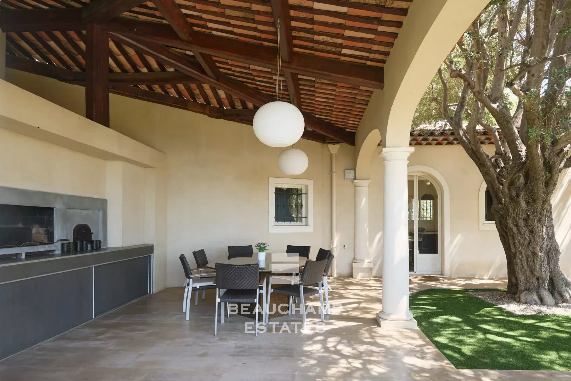 Beautiful villa in neo-provencal style 2 minutes from Monaco Beautiful villa in neo-provencal style 2 minutes from Monaco