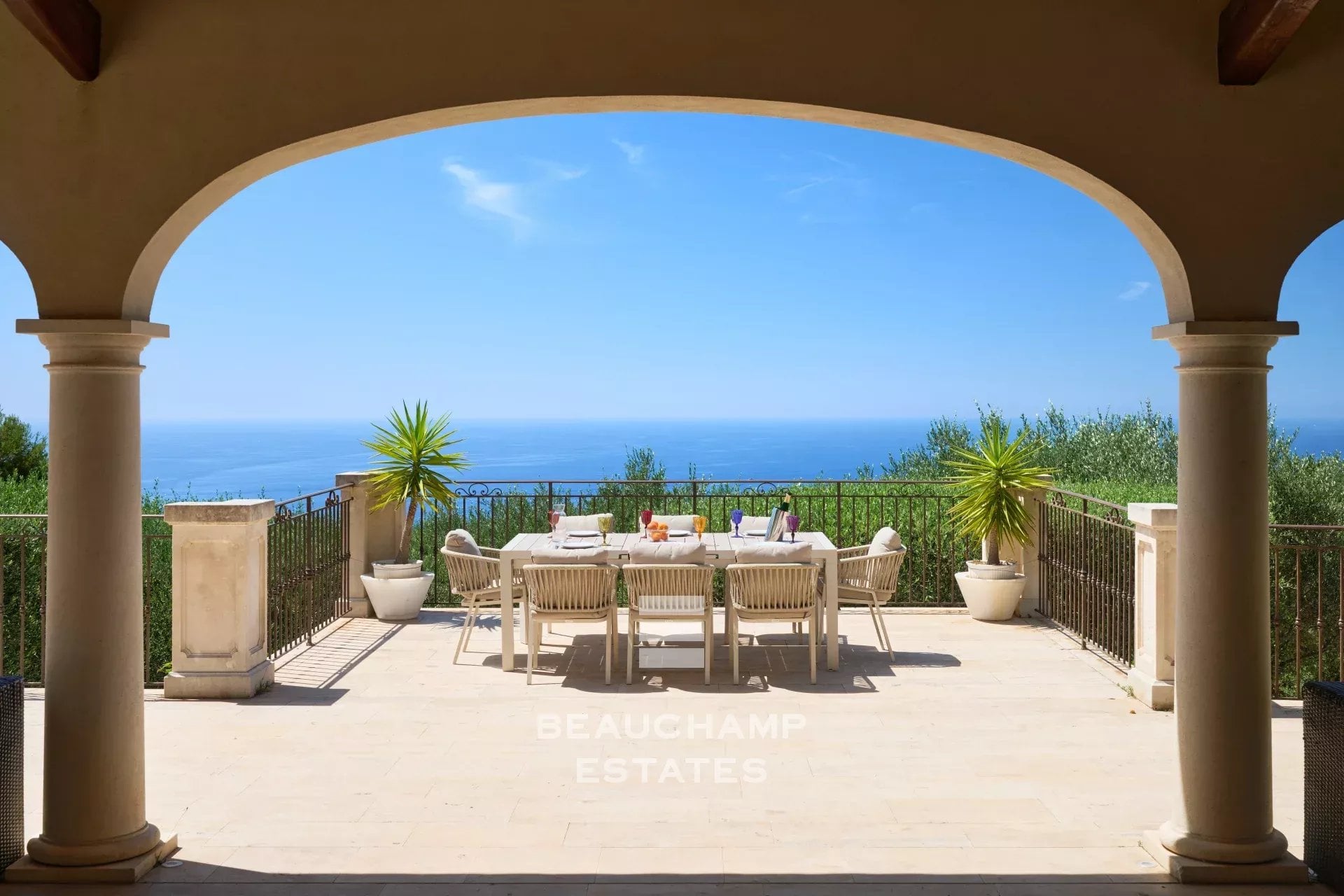 Beautiful villa in neo-provencal style 2 minutes from Monaco Beautiful villa in neo-provencal style 2 minutes from Monaco