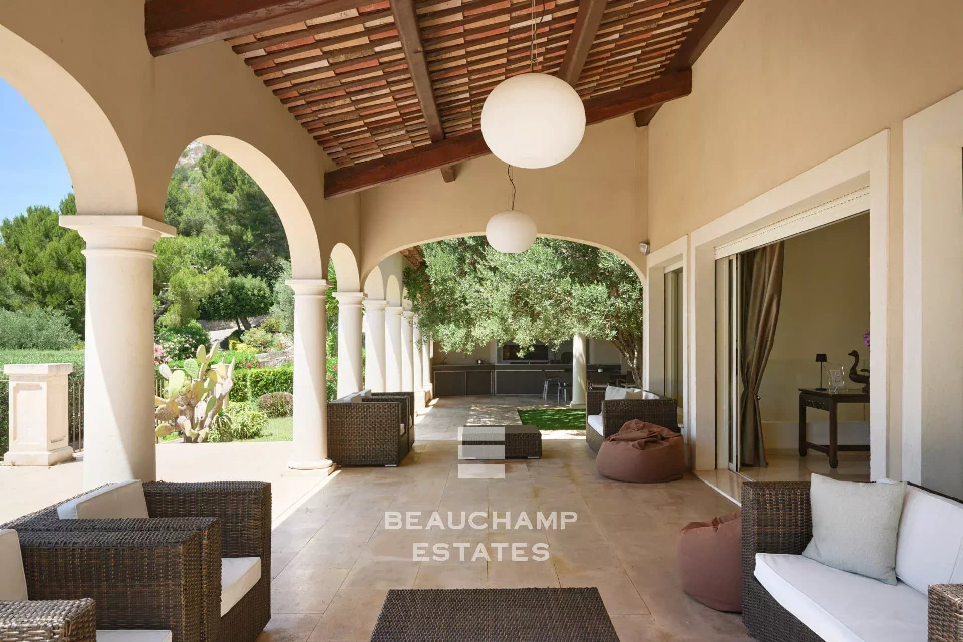 Beautiful villa in neo-provencal style 2 minutes from Monaco Beautiful villa in neo-provencal style 2 minutes from Monaco