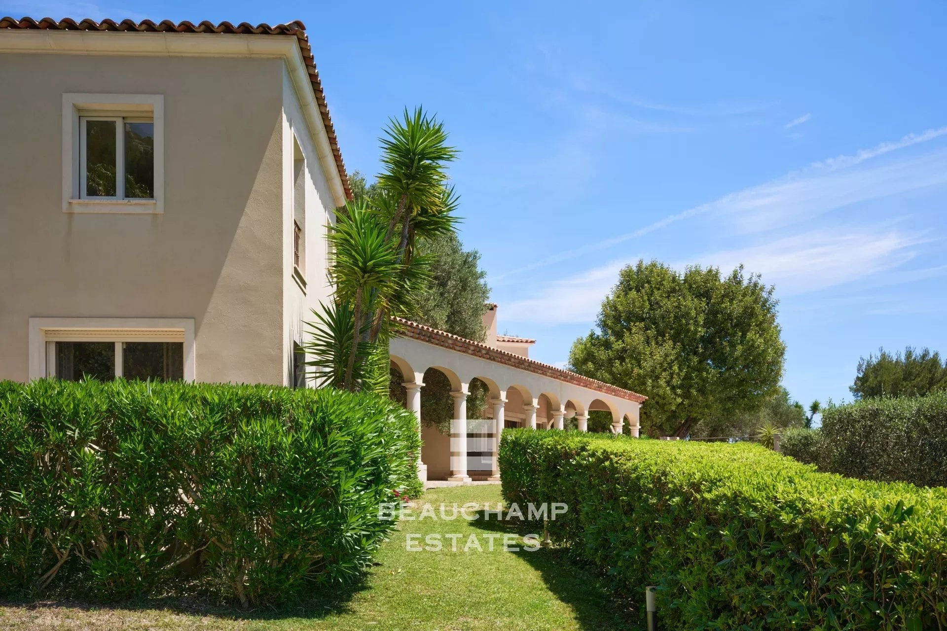 Beautiful villa in neo-provencal style 2 minutes from Monaco Beautiful villa in neo-provencal style 2 minutes from Monaco