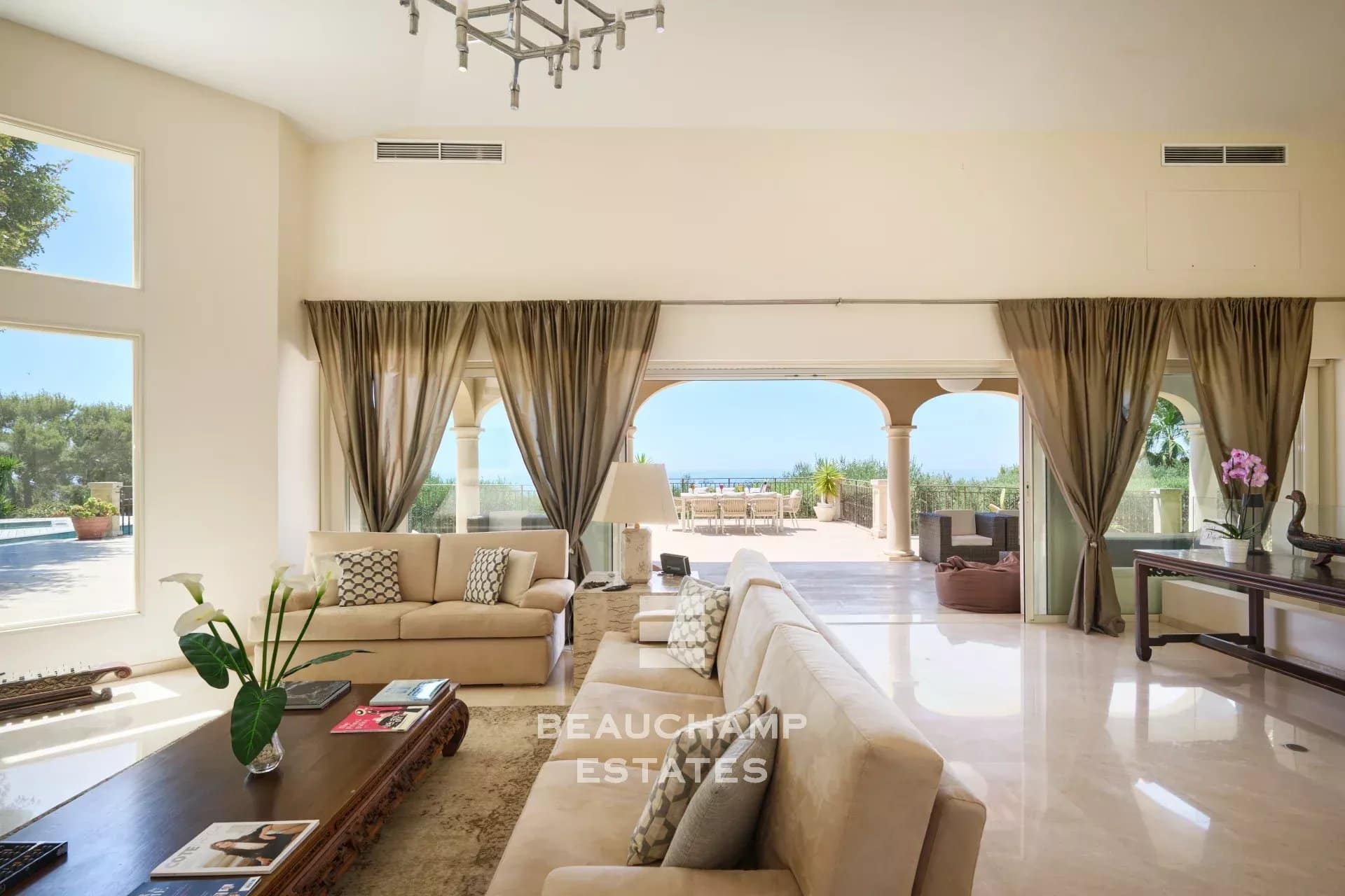 Beautiful villa in neo-provencal style 2 minutes from Monaco Beautiful villa in neo-provencal style 2 minutes from Monaco