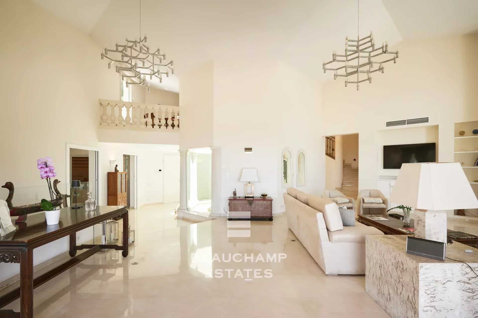 Beautiful villa in neo-provencal style 2 minutes from Monaco Beautiful villa in neo-provencal style 2 minutes from Monaco