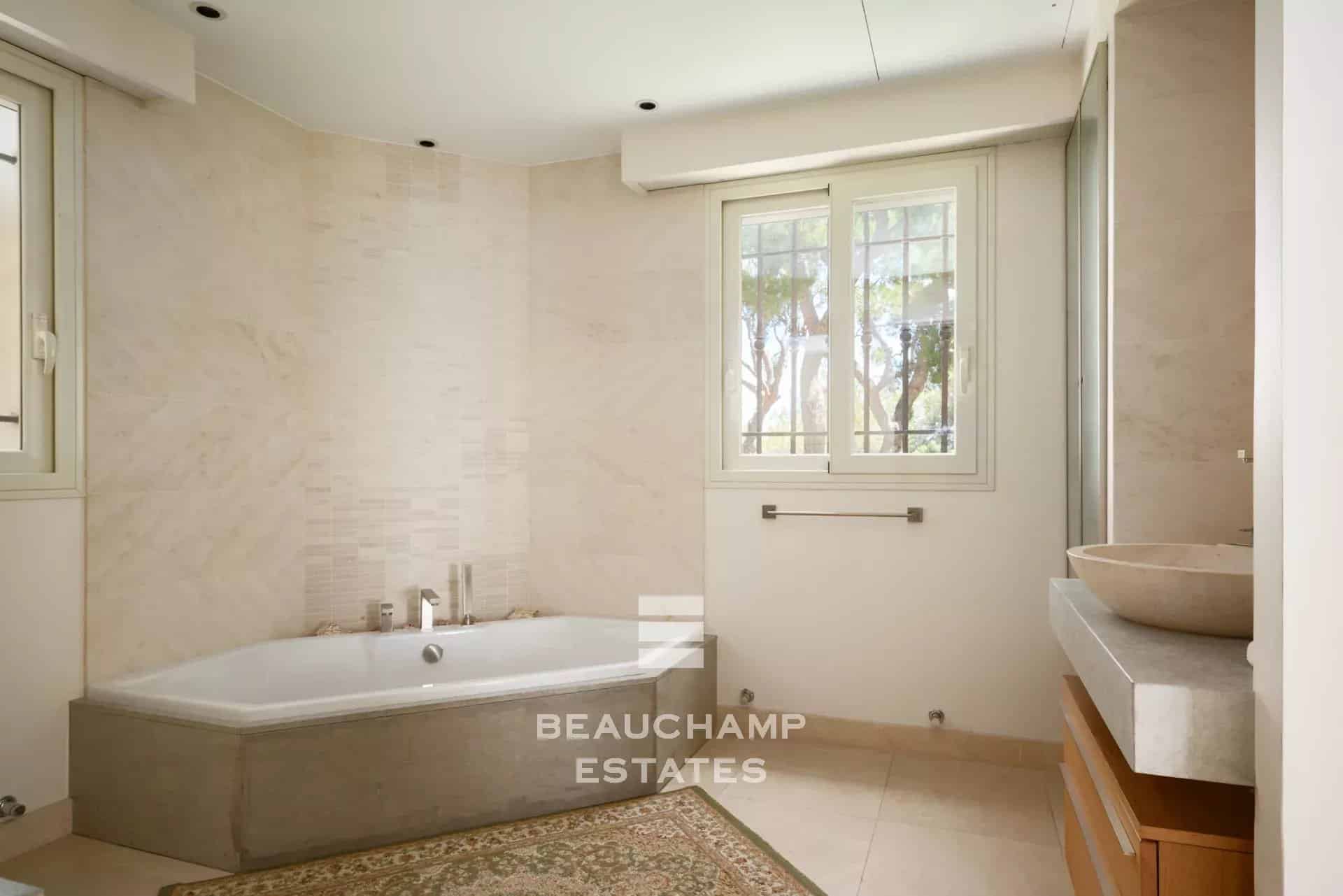 Beautiful villa in neo-provencal style 2 minutes from Monaco Beautiful villa in neo-provencal style 2 minutes from Monaco