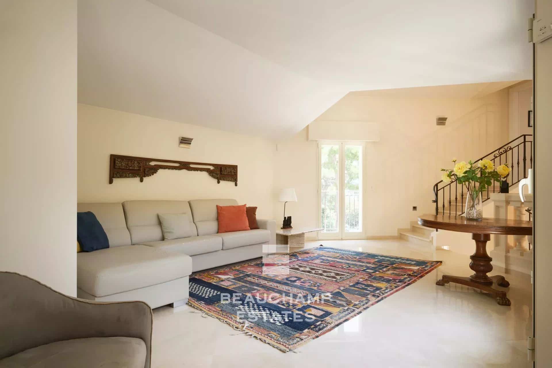 Beautiful villa in neo-provencal style 2 minutes from Monaco Beautiful villa in neo-provencal style 2 minutes from Monaco