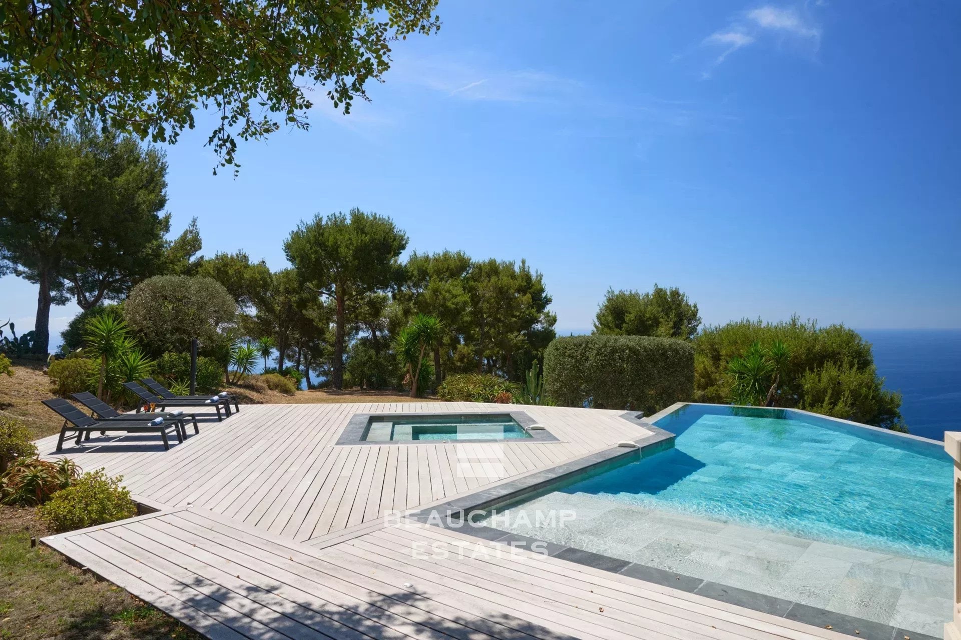 Beautiful villa in neo-provencal style 2 minutes from Monaco Beautiful villa in neo-provencal style 2 minutes from Monaco