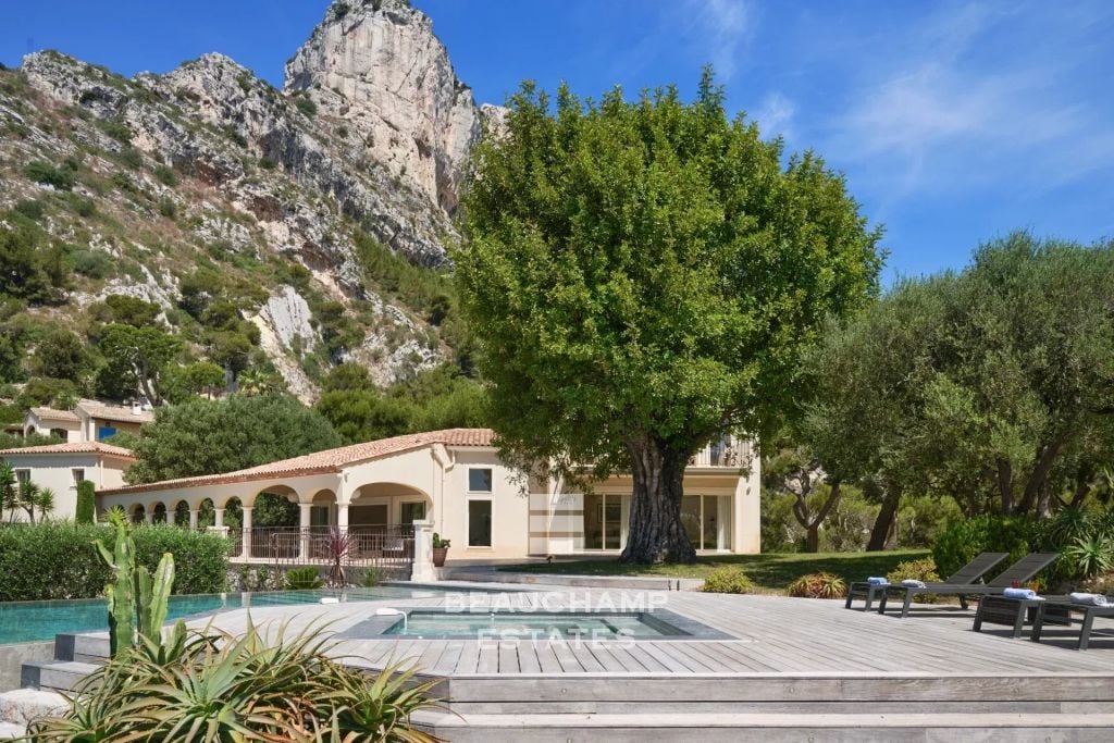 Beautiful villa in neo-provencal style 2 minutes from Monaco