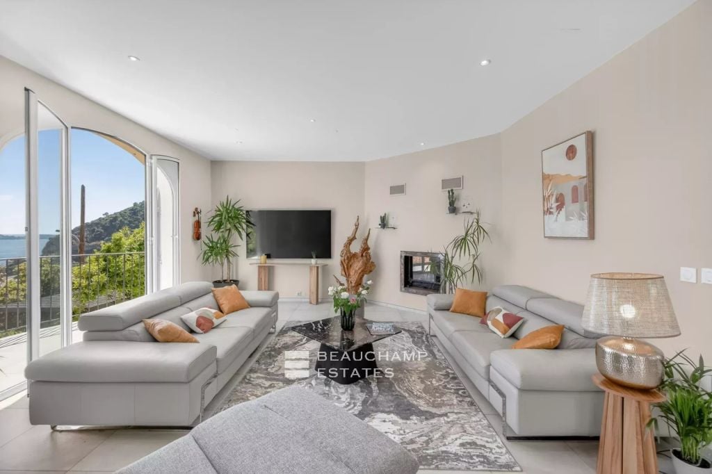 Beautiful villa with 5 rooms in Eze