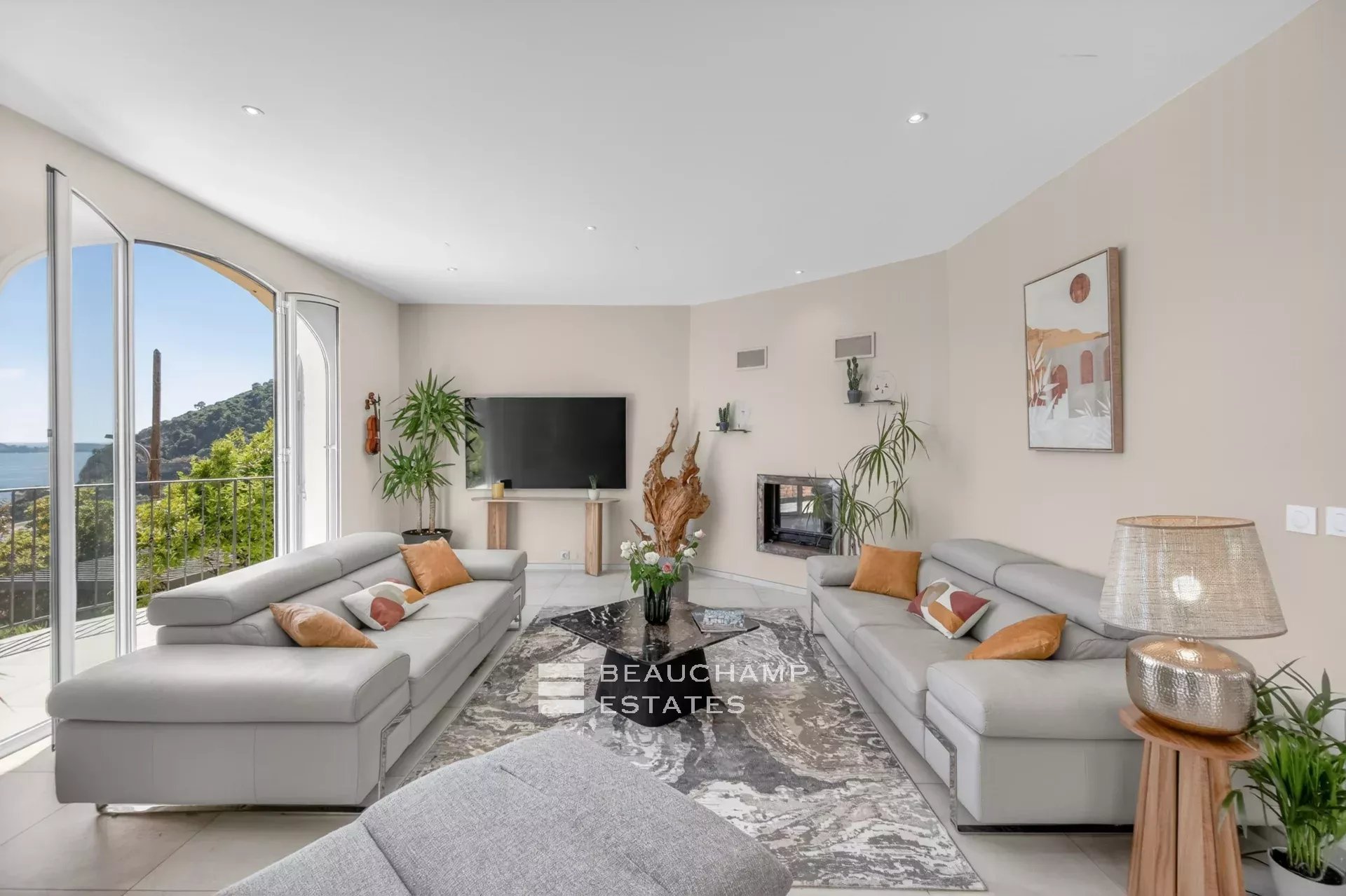 Beautiful villa with 5 rooms in Eze Beautiful villa with 5 rooms in Eze