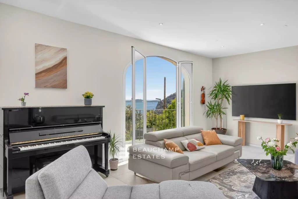 Beautiful villa with 5 rooms in Eze