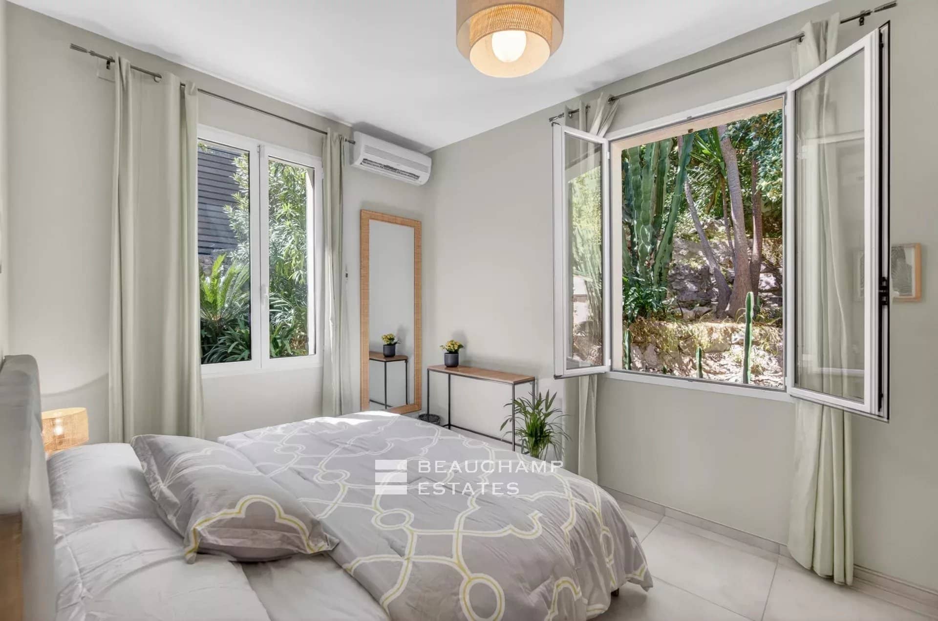 Beautiful villa with 5 rooms in Eze Beautiful villa with 5 rooms in Eze