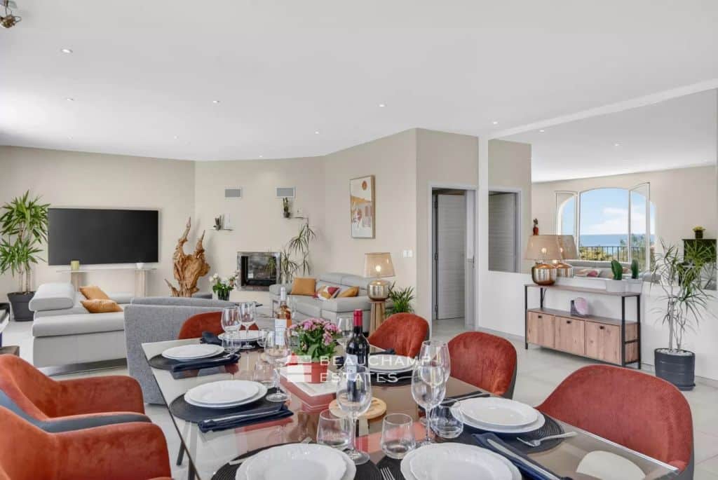 Beautiful villa with 5 rooms in Eze
