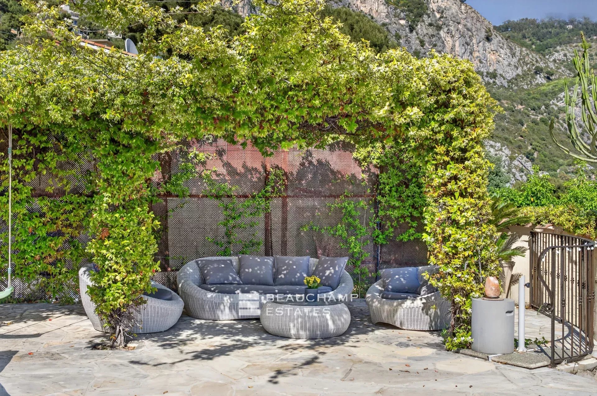 Beautiful villa with 5 rooms in Eze Beautiful villa with 5 rooms in Eze